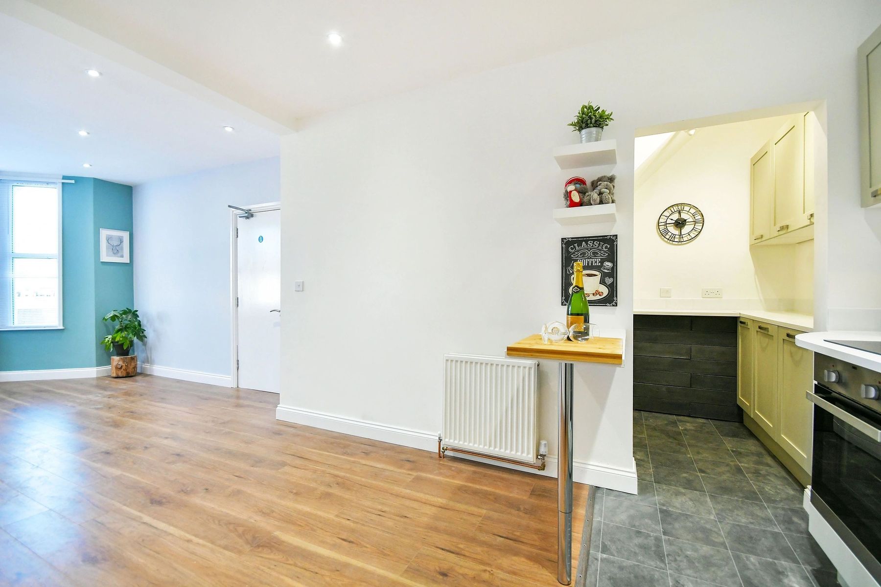 Studio B kitchen and dining area with a worktop bar